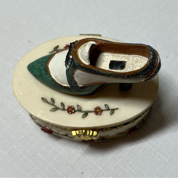 Elegant Green and White Shoe Trinket Box. Fun -  shoe or trinket box collection. - Picture 2 of 5